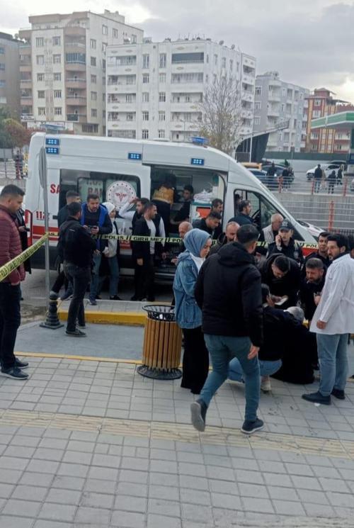 Mardin’de adliye önünde silahlı kavga kamerada; 4 yaralı