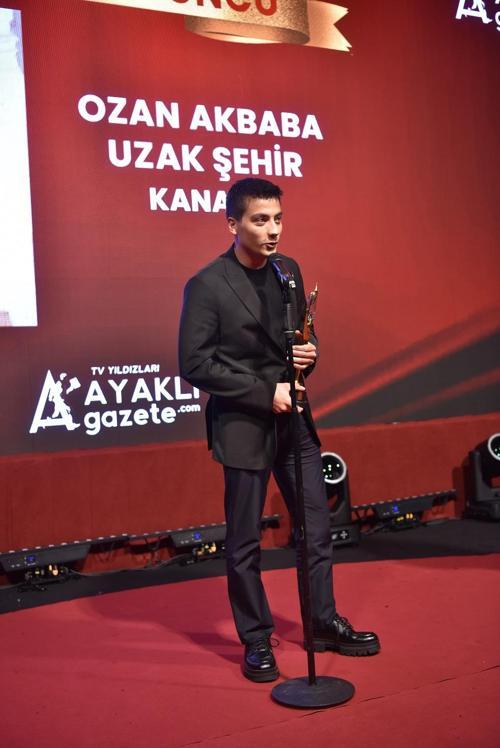 Uzak Şehire en iyi dizi ödülü