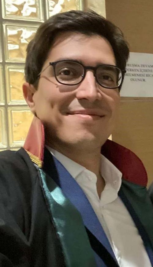 Kaza yapan otomobile arkadan gelen otomobil çarptı: 2si avukat, 5 ölü