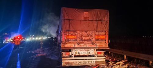 Bursada buğday yüklü TIR alev alev yandı