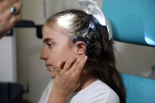 Çocuklukta işitme kaybına biyonik kulak çözümü