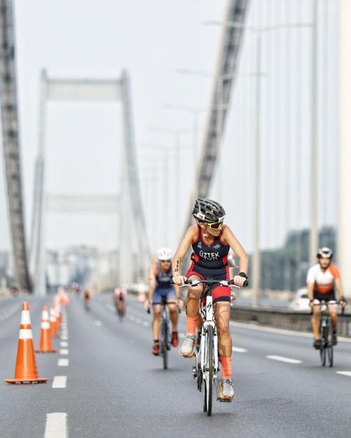 Dünyada iki kıta arasında gerçekleşen tek triatlon yarışması Oral-B Challenge İstanbul, Beykoz’da yapıldı