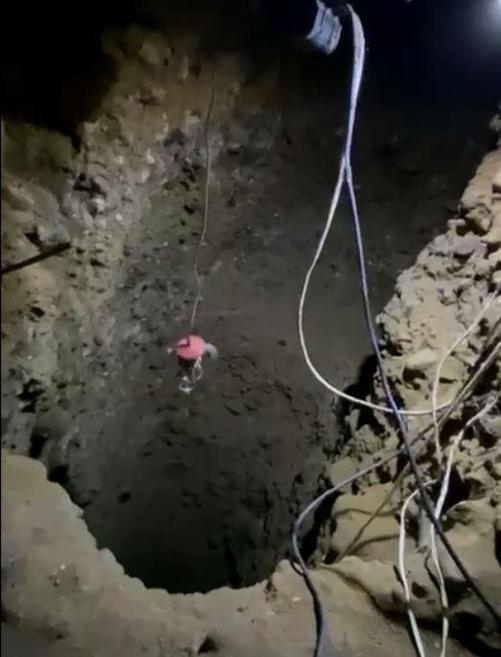 Rüyasında define görüp oturduğu evde kaçak kazı yapan anne ile oğluna gözaltı