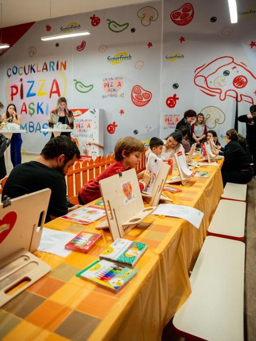 Çocuklar, ‘SuperFresh Pizza Şefleri Atölyesi’nde kendi pizzalarını hazırladı