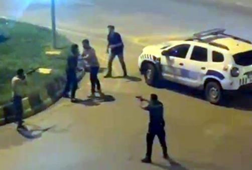 Muşta silahlı, sopalı kavga kamerada