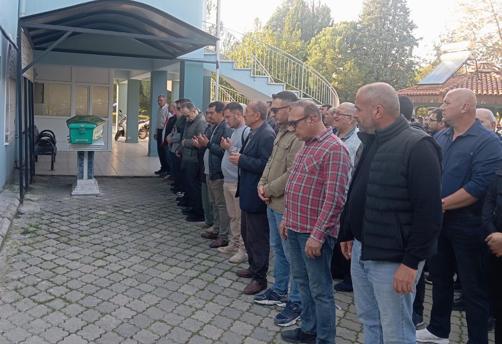 Devrilen traktörünün altında hayatını kaybeden emekli öğretmen, son yolculuğuna uğurlandı