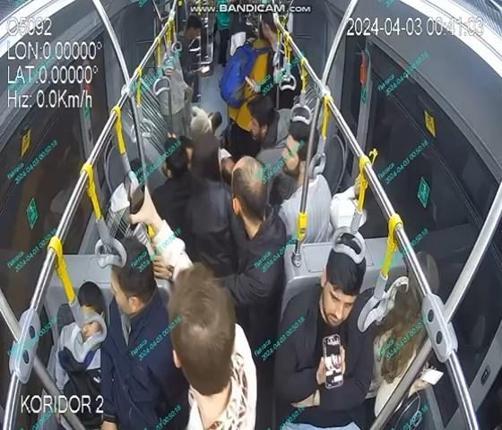 Küçükçekmecede otele saldırı sırasında mermi isabet eden metrobüste yaşanlar kamerada