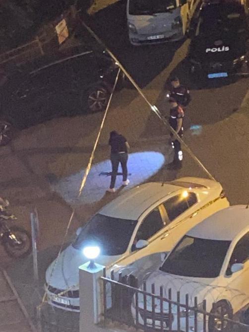 Kağıthanede kalaşnikoflu saldırı kamerada; aracın önünü kesip kurşun yağdırdılar