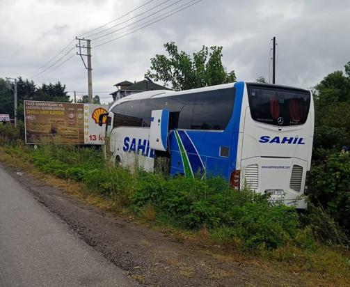Yolcu otobüsünün kamyonete branda çekenlere çarptığı kazada ölü sayısı 2’ye çıktı
