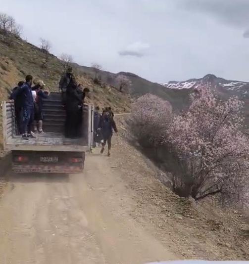 Heyelan nedeniyle 6 gündür kapalı olan Hakkari-Van kara yolu, kontrollü ulaşıma açıldı