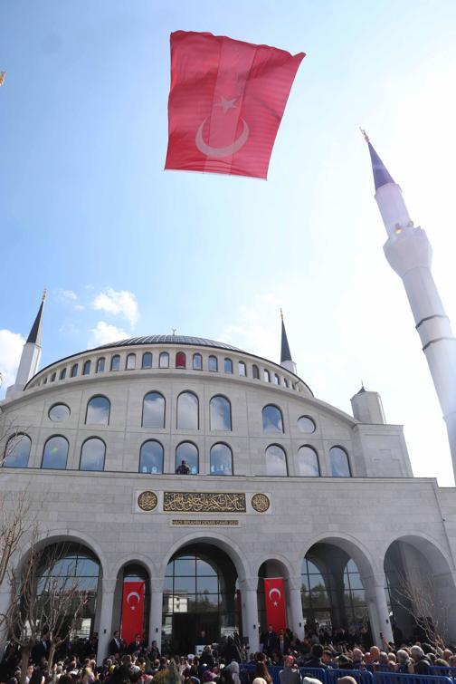 Cumhurbaşkanı Erdoğan: Milli ve manevi kimliğimize sahip çıkmaya devam edeceğiz