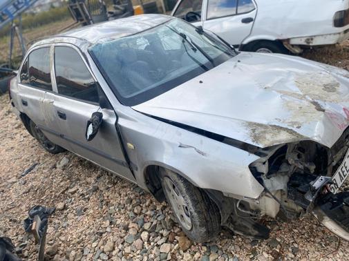 Otomobilin trafik levhasına çarpıp, takla attığı kaza kamerada