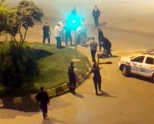 Muşta silahlı, sopalı kavga kamerada