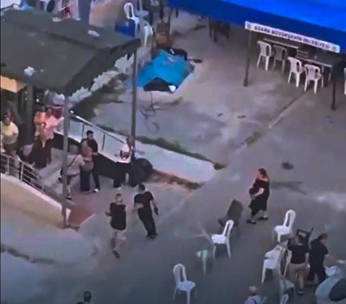 Taziye evindeki kavgada silah çekip husumetlilerini kovaladı