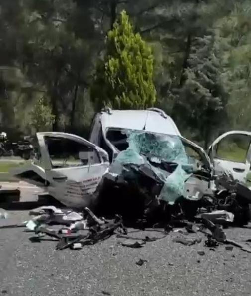 Marmariste 4 araç zincirleme kazaya karıştı; 2 ölü, 3 yaralı