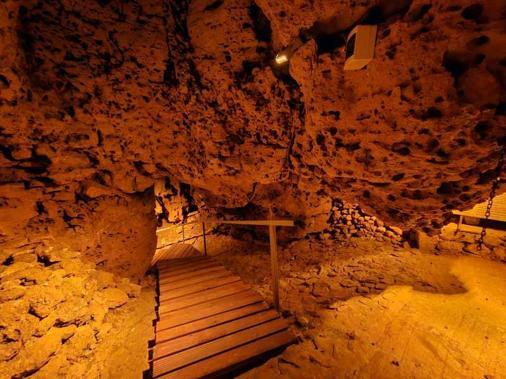 Antalyadaki Karataş Mağarasında tekno parti