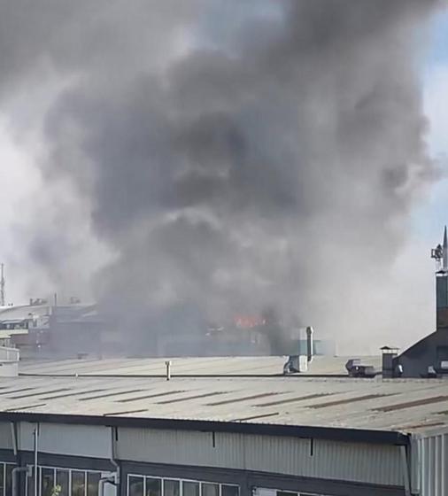 Esenyurtta 3 katlı tekstil fabrikasında çıkan yangın söndürüldü