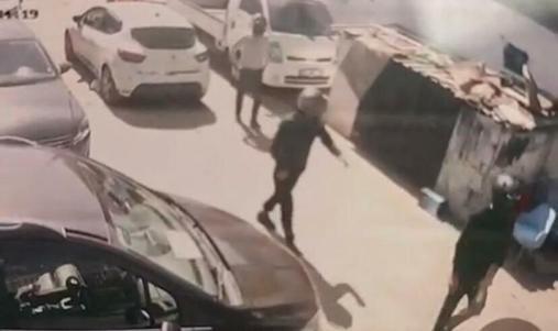 Kasklı şüphelilerden tüfek ve tabancalı soygun