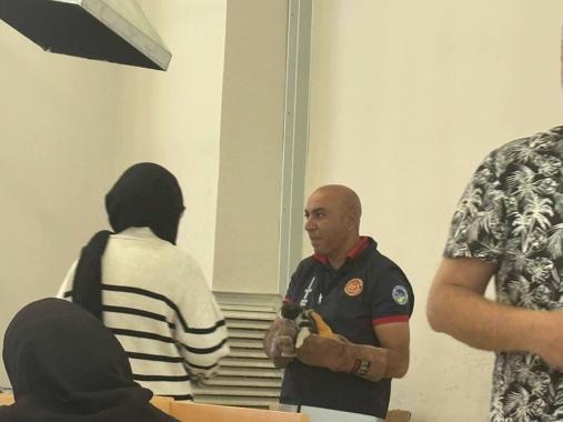 Üniversite kütüphanesinde kedi kurtarma operasyonu