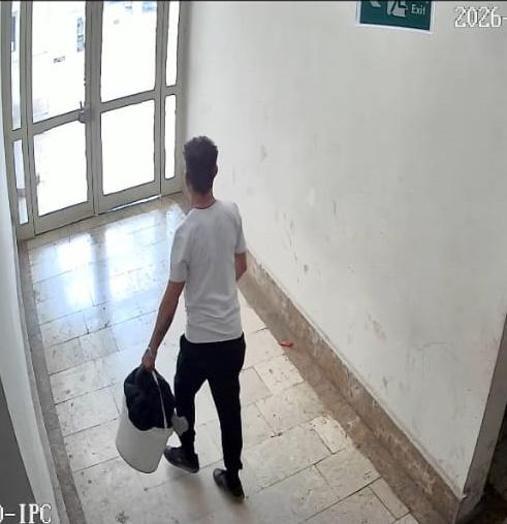 Katları tek tek dolaşıp, daire önlerindeki ayakkabıları çaldılar