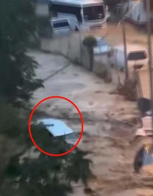 Sarıyer’de selde kaybolan Ahmet Derin’in aracının sürüklendiği yeni görüntüler: İçinde adam var