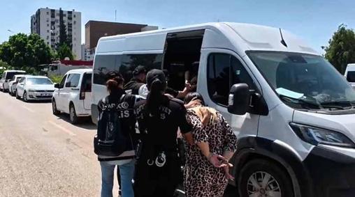 Midesinde 1,5 kilo metamfetaminle yakalanan 2 kadın kurye tutuklandı