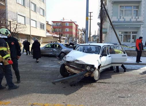 Eşiyle kazada yaralanan Fatma kurtarılamadı