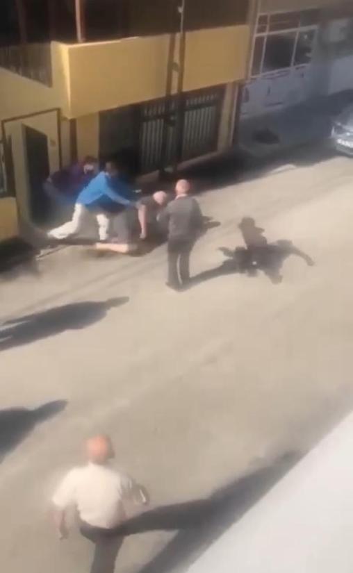 Ataşehir’de komşular arasındaki kavga kamerada