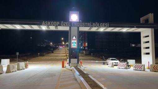 Arnavutköyde 2 akaryakıt tankeri ile 2 iş makinesi alev alev yandı