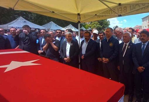 Pençe-Kilit Harekatı şehitleri toprağa verildi