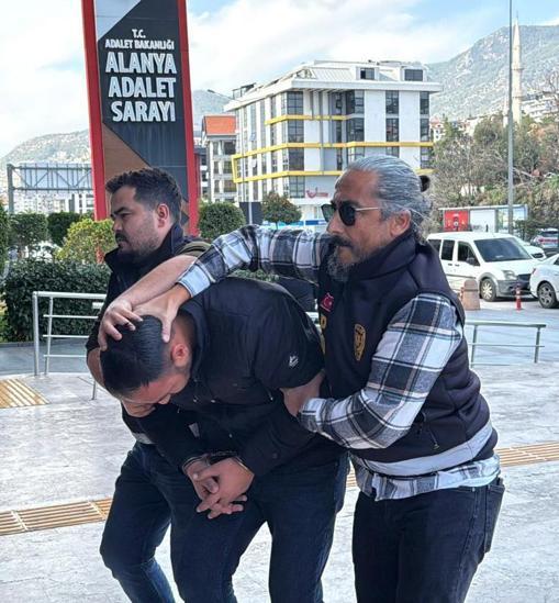 Alanyada bıçaklı ve zincirli kavga kamerada; 7 gözaltı