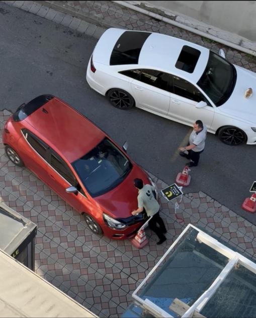 Kağıthane’de hastanede otopark ücretine itiraz etti; aracını valenin üzerine sürdü