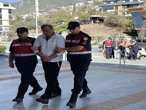 Sahte kimlikle başkasına ait 1,5 milyon avroluk arsayı satan 6 şüpheliden 5i tutuklandı