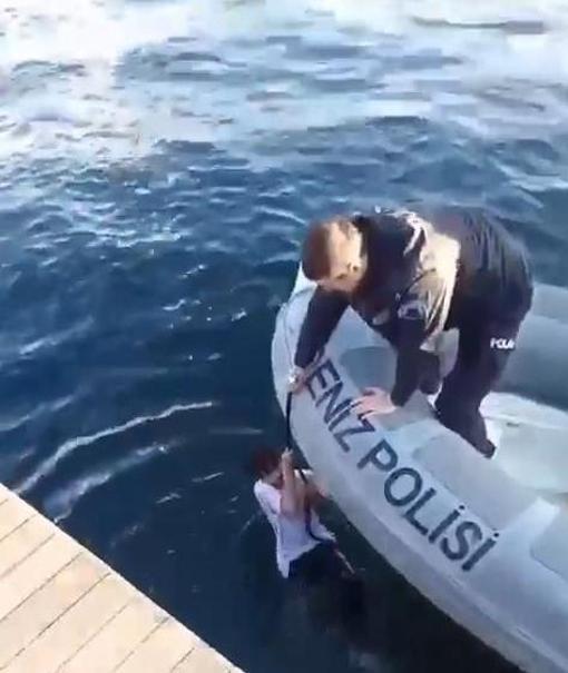 Fotoğraf çekerken Haliçe düştü deniz polisi kurtardı