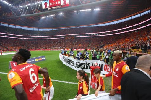 Derbi maçta Dezenformasyona Kırmızı Kart mesajı