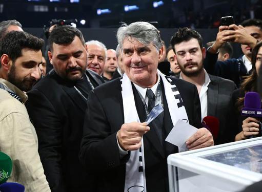 Beşiktaş Başkan Adayı Serdal Adalı, oyunu kullandı