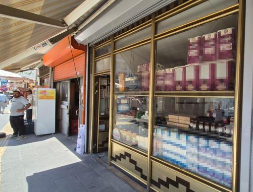 76 yıldır aynı dükkanda bakkallık yapıyor