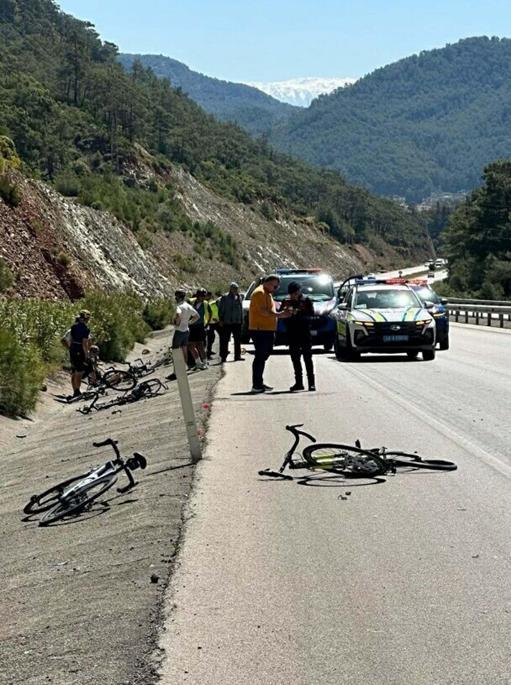 Otomobilin bisikletli gruba çarptığı kazada ölü sayısı 2ye yükseldi