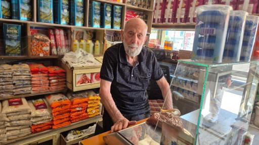 76 yıldır aynı dükkanda bakkallık yapıyor