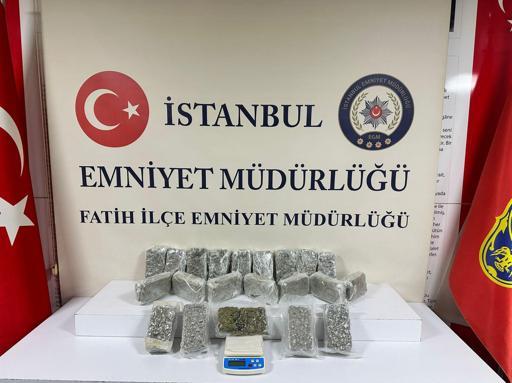 Fatih’te Dur ihtarına uymadı takiple yakalandı; 6 kilo 680 gram uyuşturucu ele geçirildi