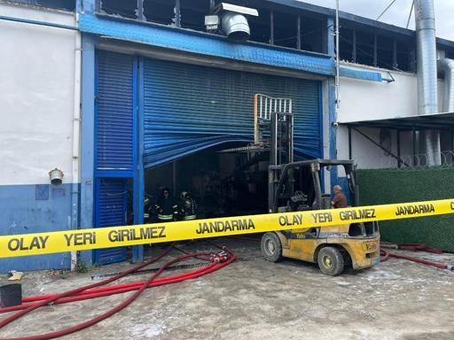Gebze’de boya fabrikasında yangın