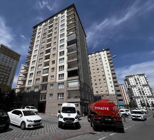 Kayseride 11inci kattaki dairede çıkan yangında dumandan etkilendi