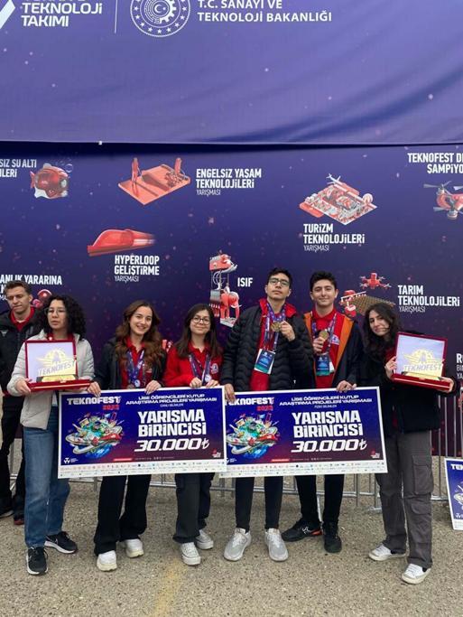 Bahçeşehir Koleji öğrencileri, TEKNOFESTte ödülleri topladı