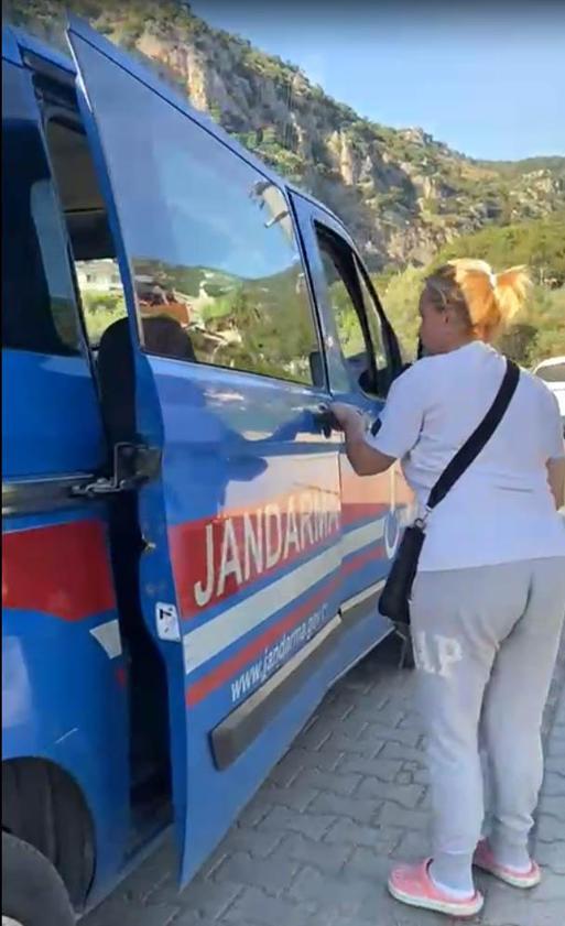Kızını babasıyla görüşe 43 dakika geç götüren anne, cezaevine girdi