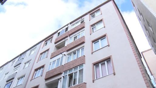 Küçükçekmecede eve kilitlenen 2 genç kız, sarkıttıkları çarşafla kaçarken 3üncü kattan düştü