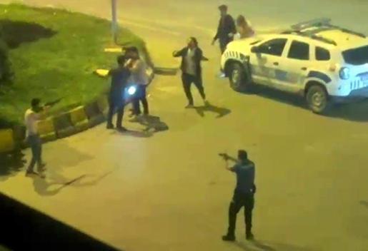 Muşta silahlı, sopalı kavga kamerada