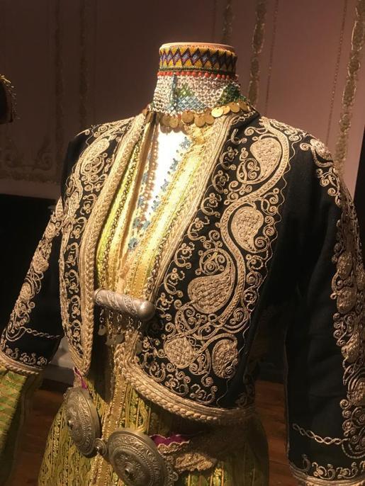 Osmanlıdan Cumhuriyet dönemine kadının yaşantısından izler taşıyan Kuytu sergisi açıldı