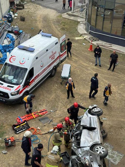 Otomobilin 20 metreden düştüğü kaza kamerada; 2 yaralı