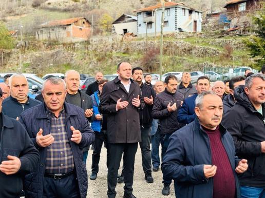 Taşınan 200 kabir için gıyabi cenaze namazı