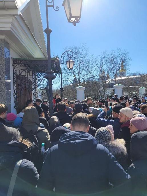 Tahliyesi istenen Ukrayna Ortodoks Kilisesi’nin yerleşkesinde gergin bekleyiş
